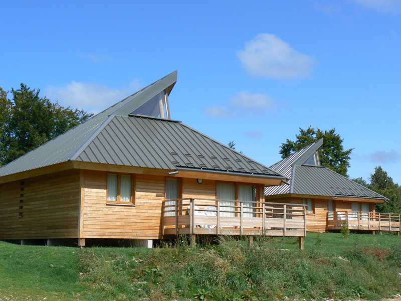 Les loges du Jura en été